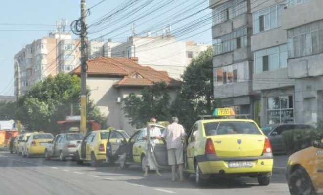 Cu ce se bate Poliţia Locală: tupeul taximetriştilor, nesimţirea TIR-iştilor şi parcările pe locurile rezervate